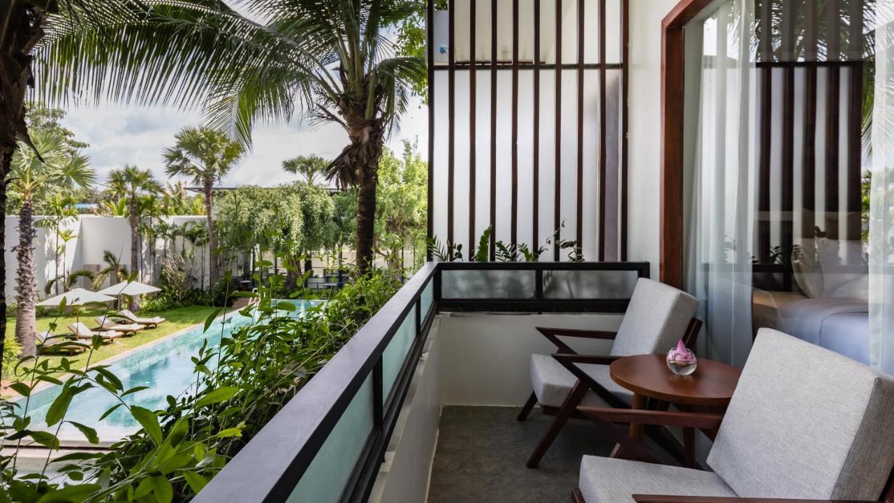 Shintana Saya La Maison سيام ريب المظهر الخارجي الصورة A balcony at the hotel